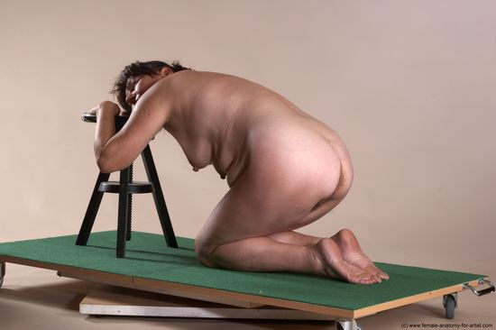 Nude Woman White Kneeling poses - ALL Average Kneeling poses - on both knees medium brown Pinup