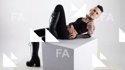 Lying reference poses Quisha