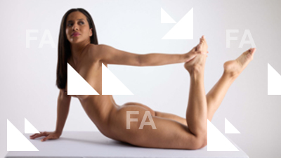 Lying reference poses Jimena