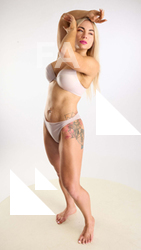 Standing reference poses Mona