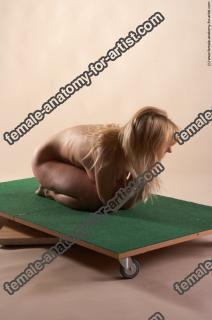 kveta kneeling 22