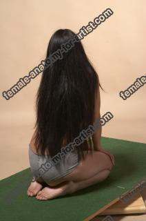 darja kneeling 44