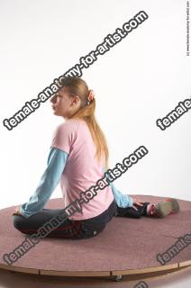 ida kneeling 02