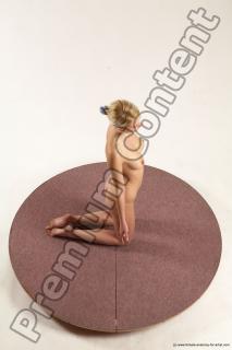 izabela kneeling 61a