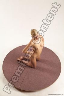 izabela kneeling 14a