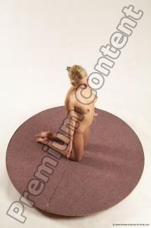 izabela kneeling 62a