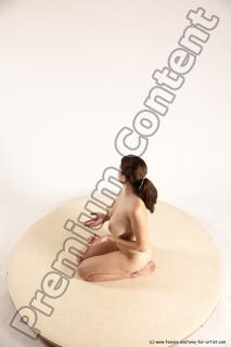 elena kneeling 56a