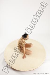 melanie kneeling 29a