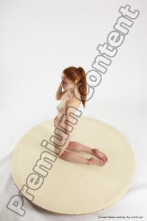 leona kneeling 18a