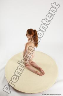 leona kneeling 19a