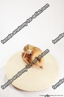 anastazie kneeling 01a