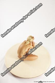 anastazie kneeling 08a